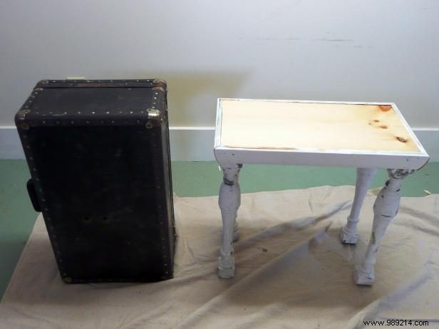 How to make a table out of an old suitcase