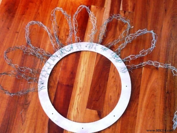 How to make a chicken wire and feather crown