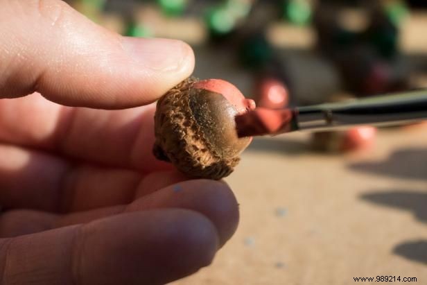 How to make an acorn garland