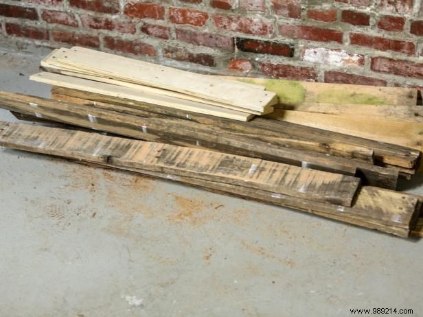 How to make a recycled headboard from a wooden pallet