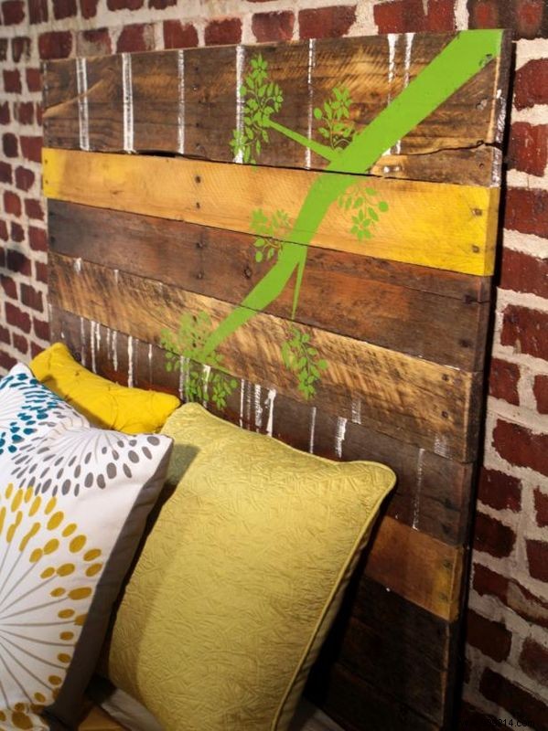 How to make a recycled headboard from a wooden pallet