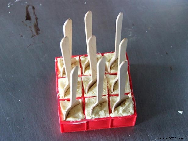 How to make dulce de leche white chocolate spoons
