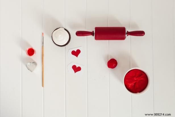 How to make glitter fondant hearts for Valentine s Day cupcakes 