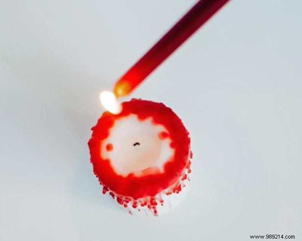 How to make Halloween candles that drip blood 