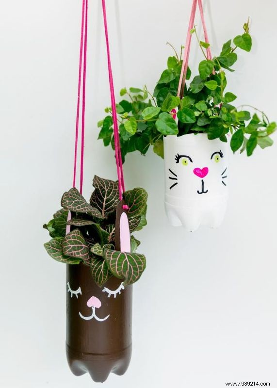 How to make hanging planters from recycled bottles 