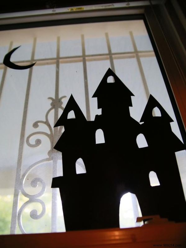How to Make Halloween Window Silhouettes