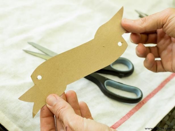 How to make horseshoe place card holders