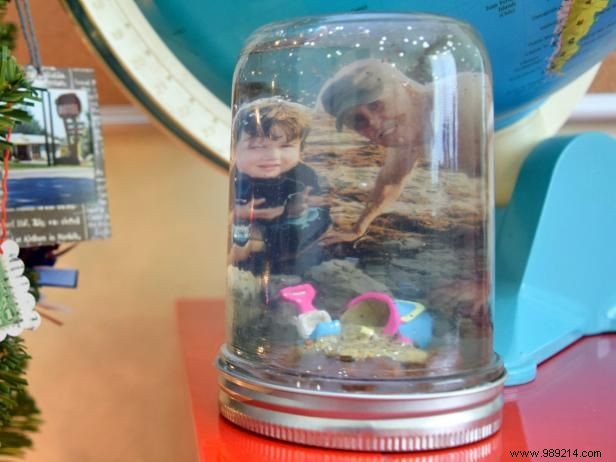 How to make personalized souvenir snow globes