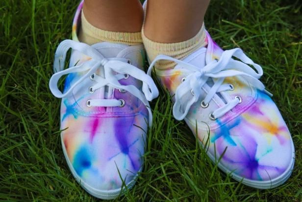 How to make shoes dyed with permanent markers