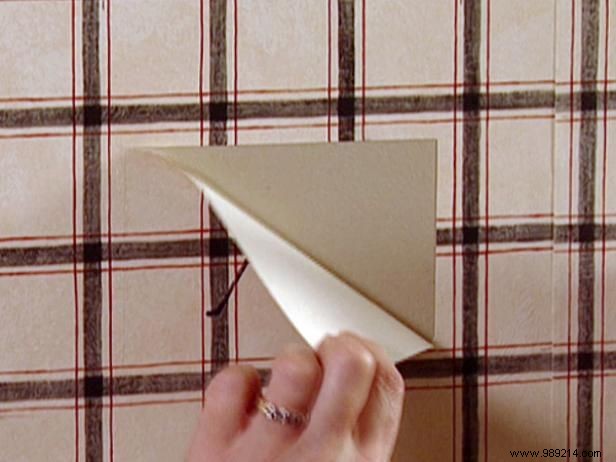How to replace a section of damaged wallpaper