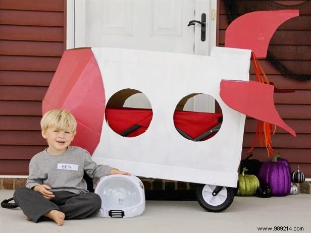 How to turn a wagon into a spaceship for Halloween