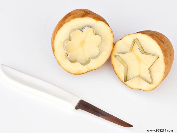 How to use a potato to make greeting cards