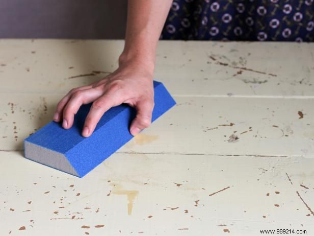 How to recycle an old desk using fabric