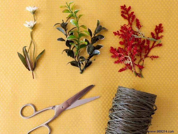 How to wrap a gift in Floral Garland