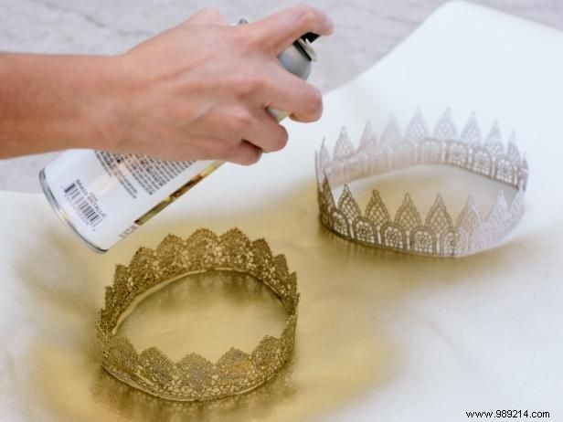 How to use lace to make a party hat crown