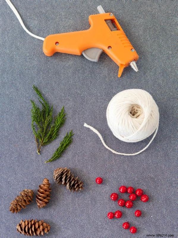 How to wrap gifts with natural items