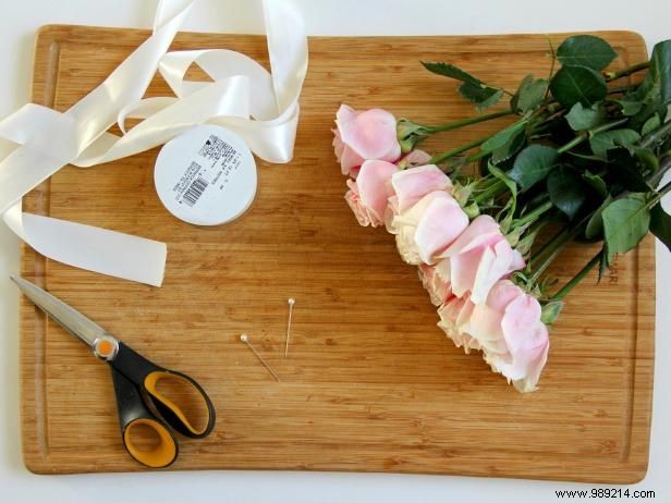 How to wrap flowers to make a wedding bouquet