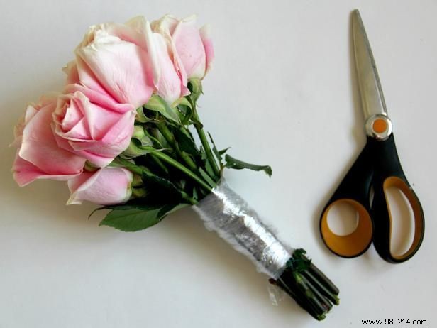How to wrap flowers to make a wedding bouquet